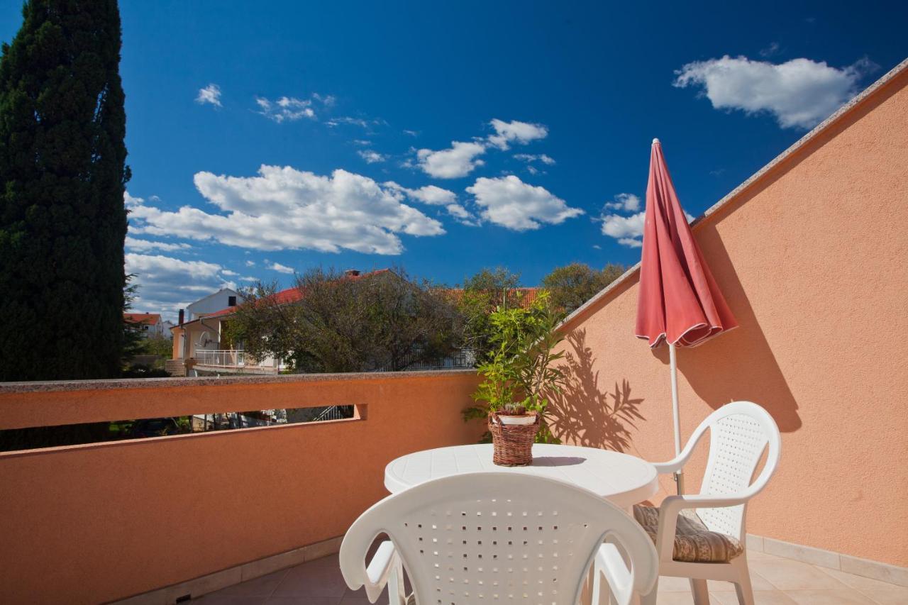 Apartments Glibo Near The Sea And Town Center! Krk Town Exterior foto